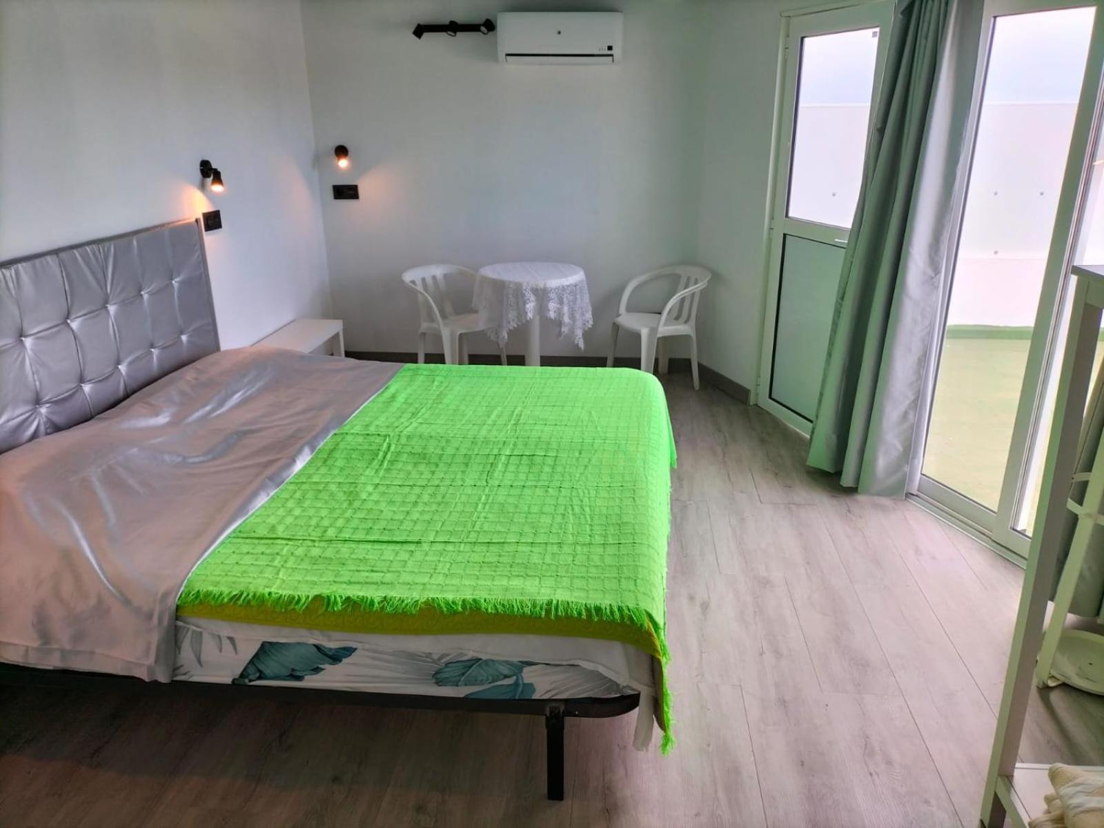 Vv Las Buganvillas Maspalomas - Cocina Y Habitaciones Con Banos Privados Exterior photo